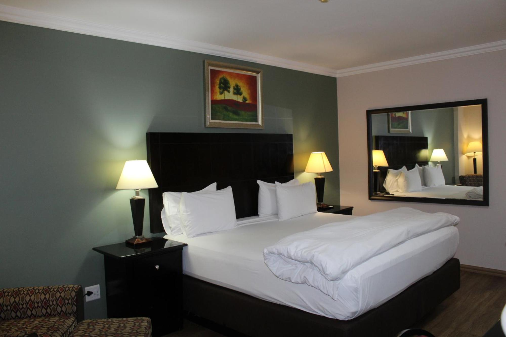Hampshire Hotel - Балито Екстериор снимка
