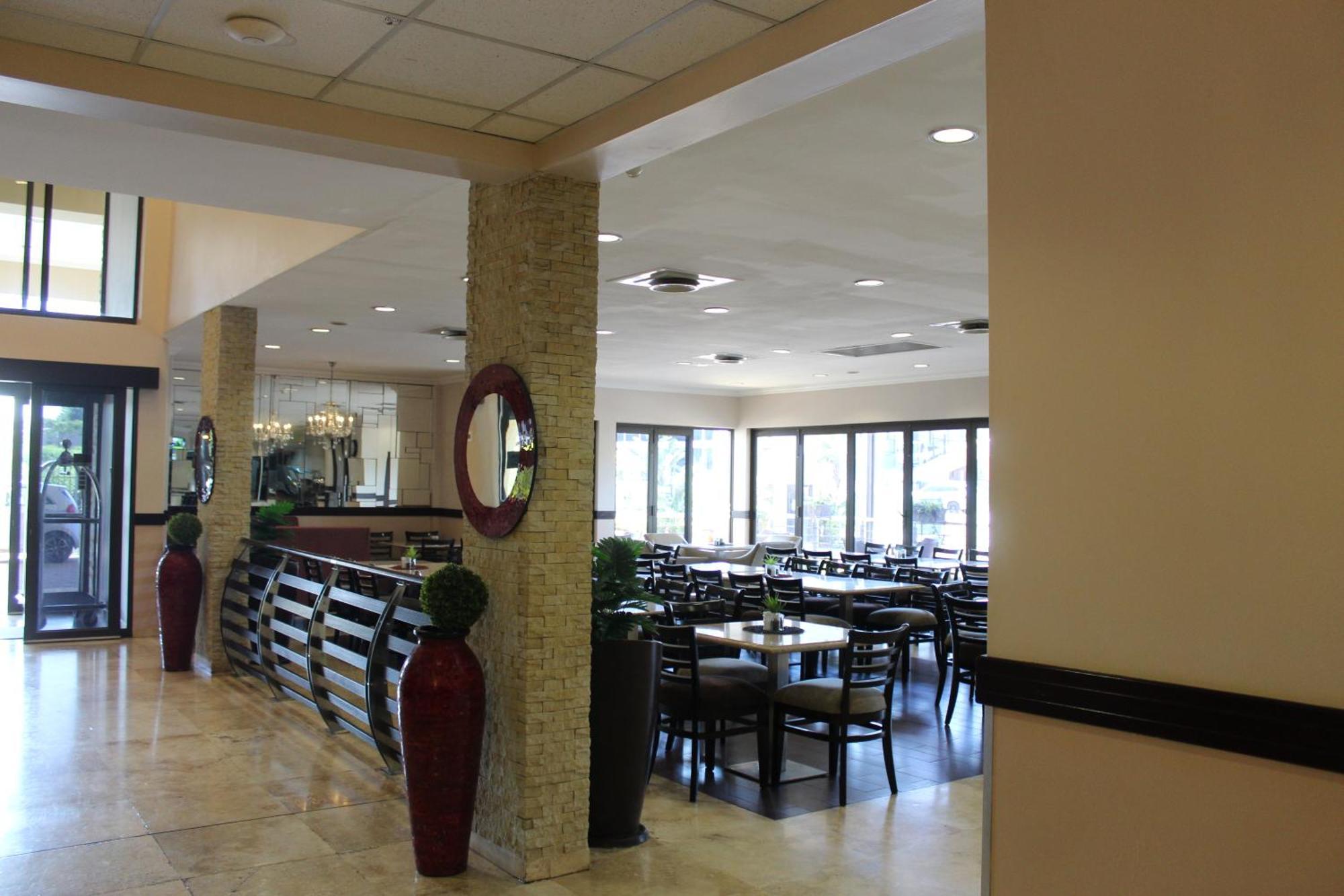 Hampshire Hotel - Балито Екстериор снимка