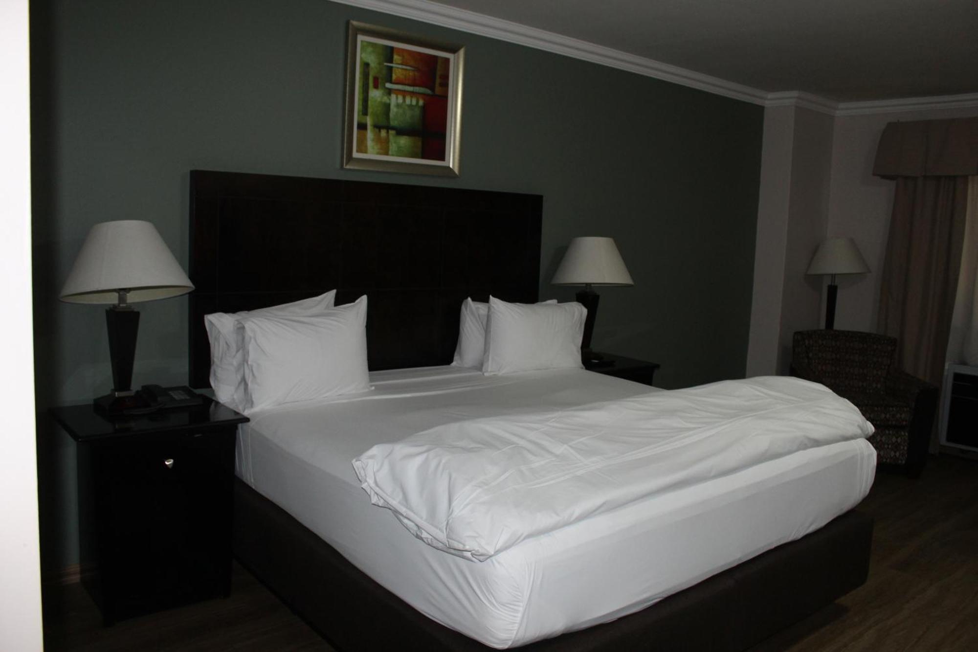 Hampshire Hotel - Балито Екстериор снимка
