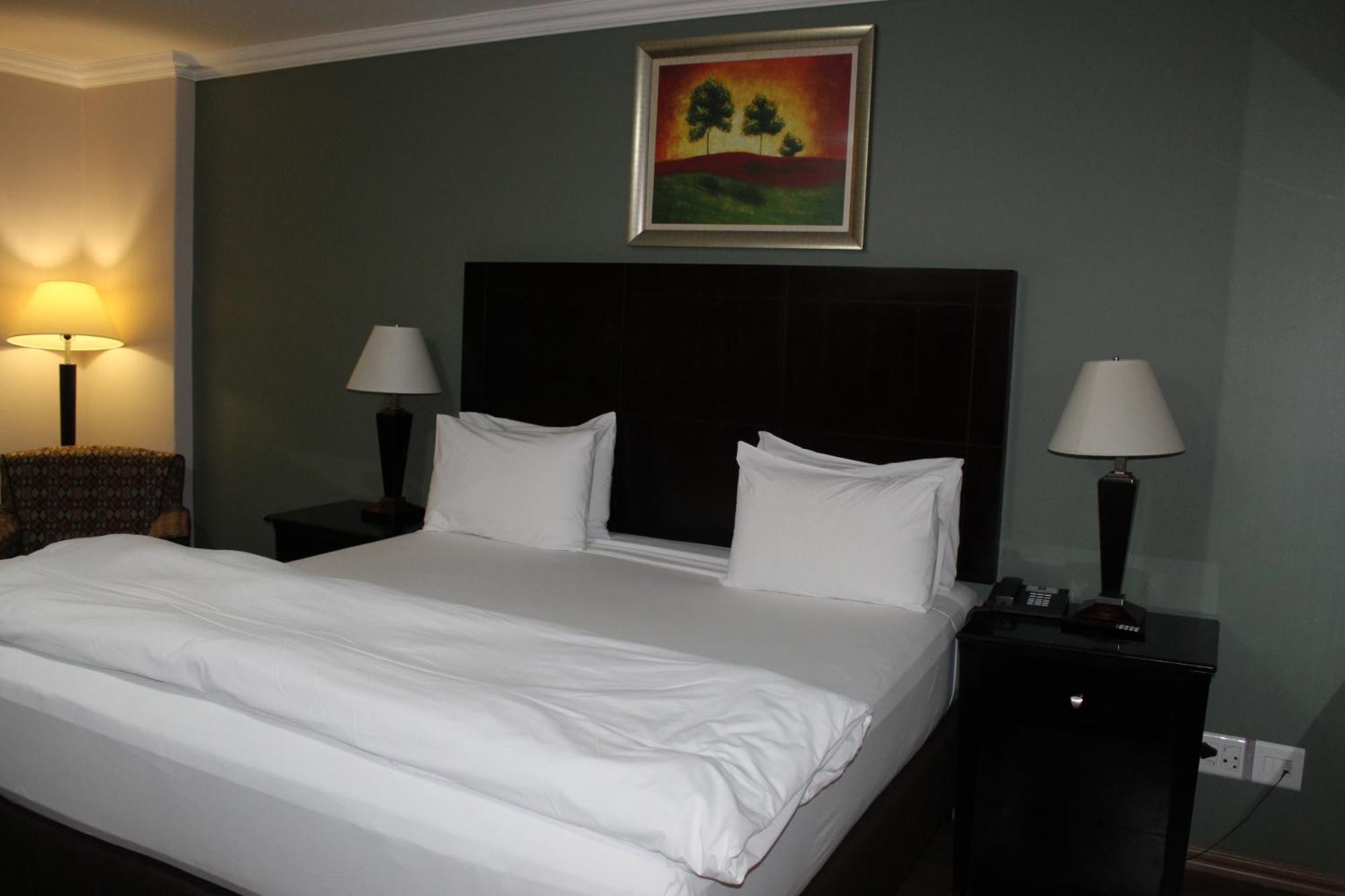 Hampshire Hotel - Балито Екстериор снимка