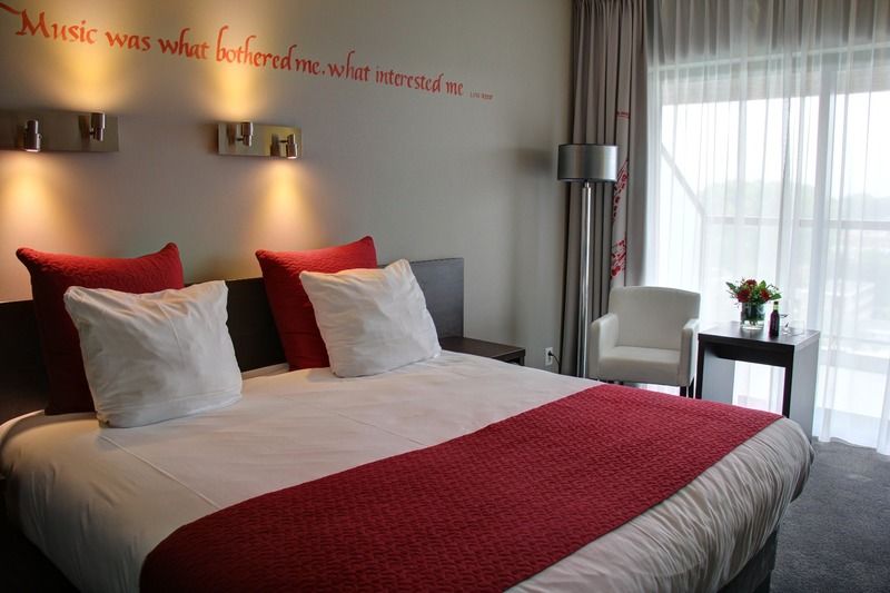 Hampshire Hotel - Балито Екстериор снимка